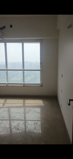 Room in 3 BHK Apartment at Kalpataru Radiance, Goregaon West – for Rent