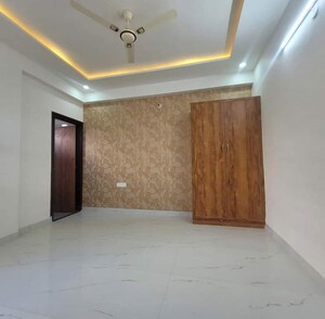 Room in 4 BHK Apartment at Mansarovar – for Rent