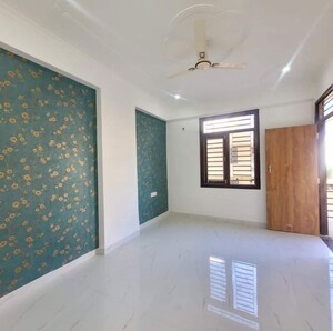 Bedroom in 4 BHK Apartment at Mansarovar – for Rent