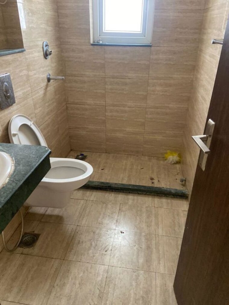 Bathroom, bptp-park-generations 3 Bedroom 1250 Sq.Ft. Apartment In Sector 37d Gurgaon 10043878