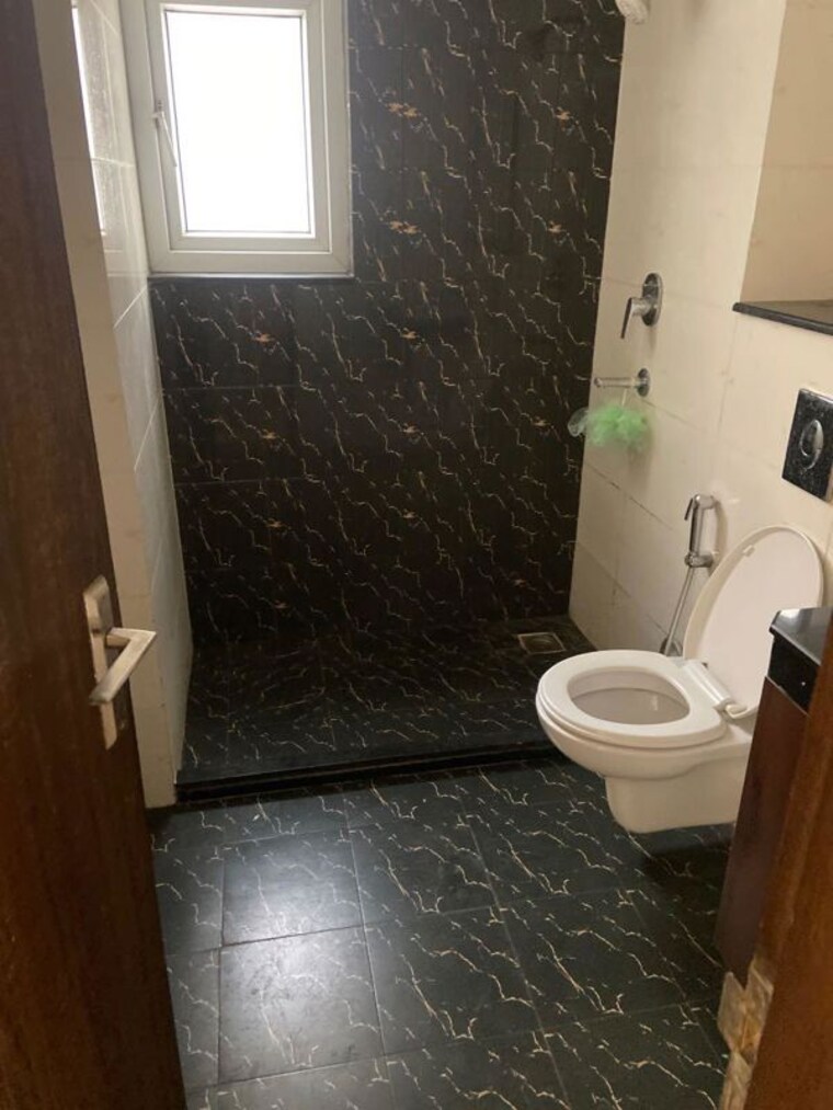 Bathroom, bptp-park-generations 3 Bedroom 1250 Sq.Ft. Apartment In Sector 37d Gurgaon 10043878