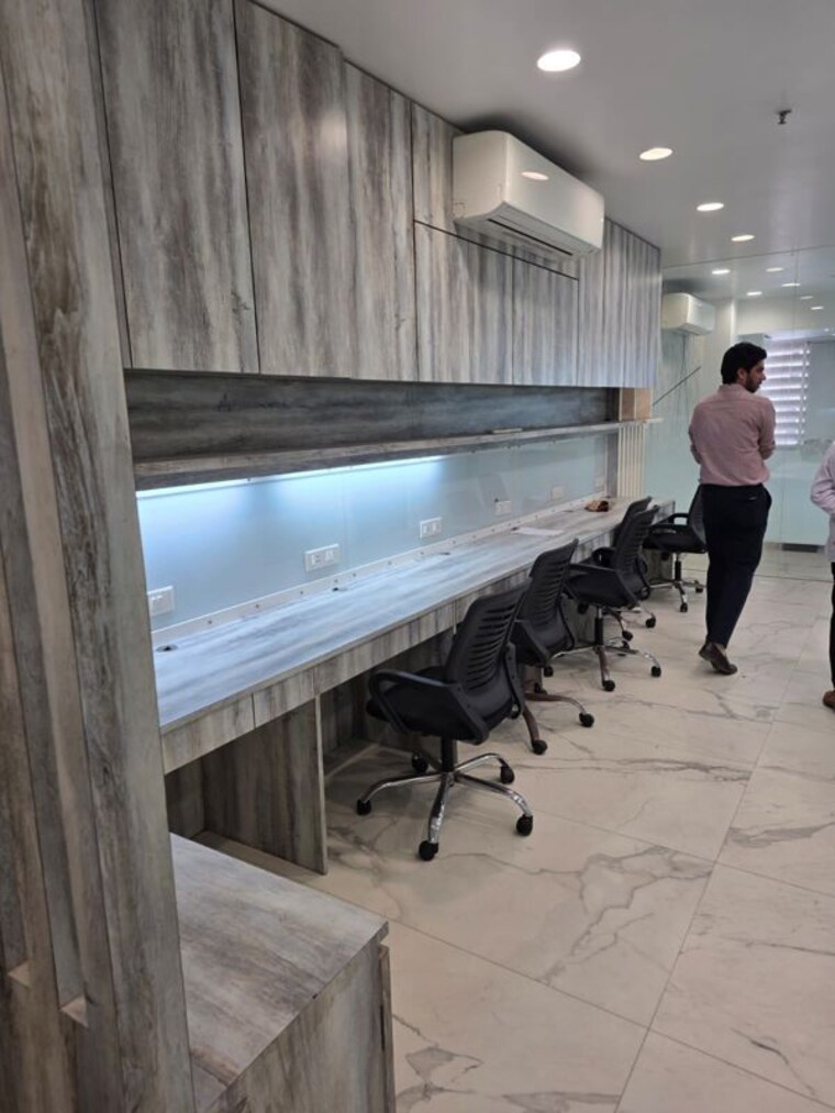  Parking, aston Commercial Office Space 1600 Sq.Ft. In Andheri West Mumbai 10043924