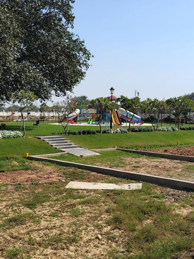Garden, meffier-golden-park  135 Sq.Yd. Plot In Sohna Sector 4 Gurgaon 10043938