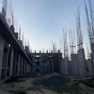  Shop – Exterior View View at Auric Universal Square, Sector 77 - for Sale