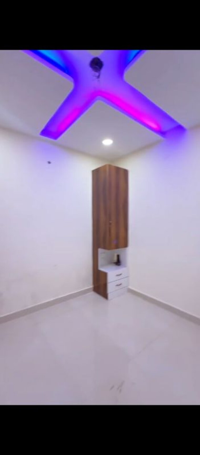 Room, dwarka mor 3 Bedroom 100 Sq.Yd. Builder Floor In Dwarka Mor Delhi 10043954