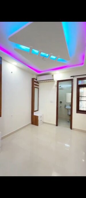 Room in 3 BHK Builder Floor at Dwarka Mor – for Sale