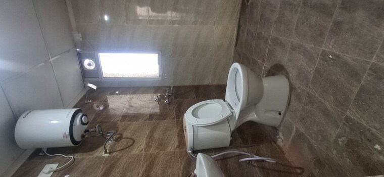 Bathroom, amrapali-crystal-homes 3 Bedroom 1700 Sq.Ft. Apartment In Sector 76 Noida 10043958