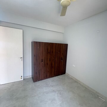 Room in 3 BHK Apartment at Signature Global City, Sector 37d – for Rent