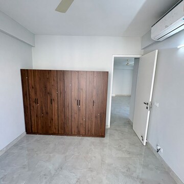 Room in 3 BHK Apartment at Signature Global City, Sector 37d – for Rent