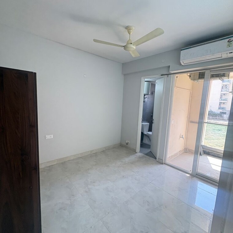 Room, signature-global-city 3 Bedroom 1300 Sq.Ft. Apartment In Sector 37d Gurgaon 10043991