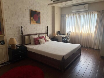 Bedroom in 2 BHK Apartment at Kailash Niketan, Altamount Road – for Rent