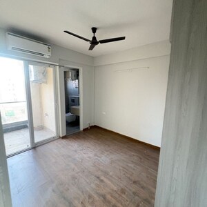 Room in 2 BHK Apartment at Signature Global City, Sector 37d – for Rent