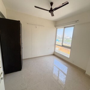 Room in 2 BHK Apartment at Signature The Millennia 3, Sector 37d – for Rent