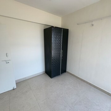 Room in 2 BHK Apartment at Signature The Millennia 3, Sector 37d – for Rent