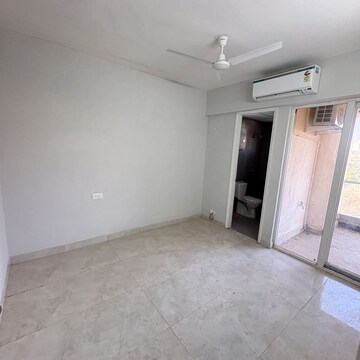 Room in 3 BHK Apartment at Signature Global City, Sector 37d – for Rent