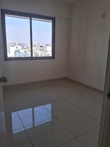 Room in 3 BHK Apartment at Excellife Vivekanand Arise, Satellite – for Rent