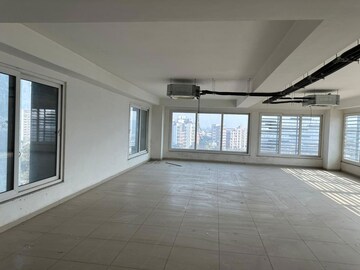 Room in  Office Space at Makarba – for Rent