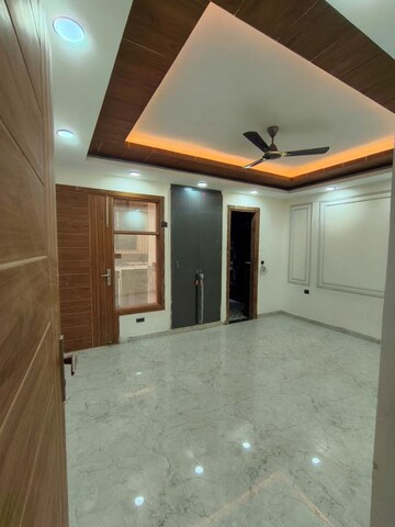 Room in 3 BHK Builder Floor at Green Fields Colony – for Sale