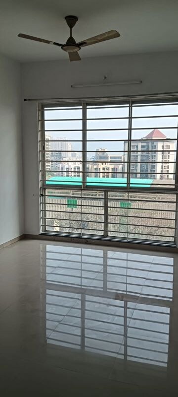 3 BHK Apartment For Rent in Sheth Vasant Lawns, Laxmi Nagar