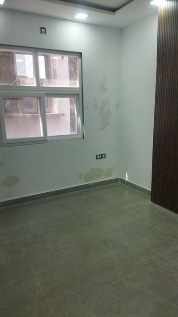 Room in 3 BHK Builder Floor at Rohini Sector 25 – for Sale