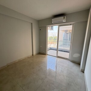 Room in 2 BHK Apartment at Signature Global City, Sector 37d – for Rent