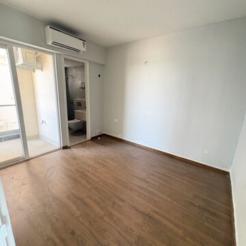 Room in 2 BHK Apartment at Signature Global City, Sector 37d – for Rent