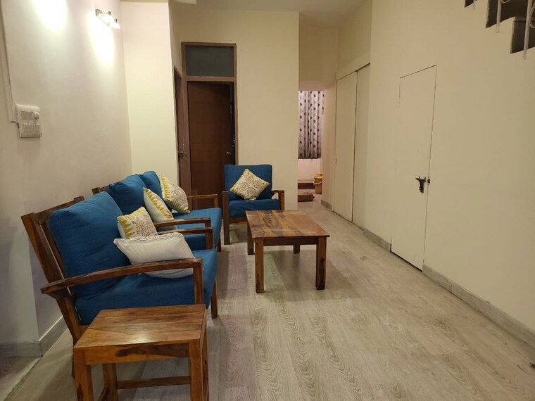 Living Room, dlf phase ii 4 Bedroom 3000 Sq.Ft. Builder Floor In Dlf Phase ii Gurgaon 10044163
