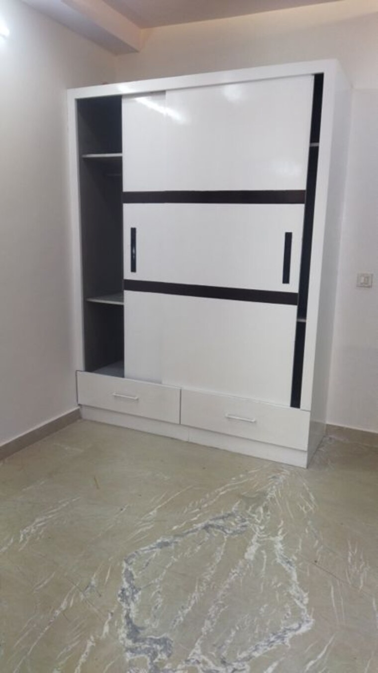 Room, rohini sector 24 3 Bedroom 850 Sq.Ft. Builder Floor In Rohini Sector 24 Delhi 10044210