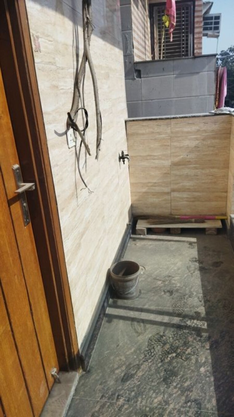 Balcony, rohini sector 24 3 Bedroom 850 Sq.Ft. Builder Floor In Rohini Sector 24 Delhi 10044251