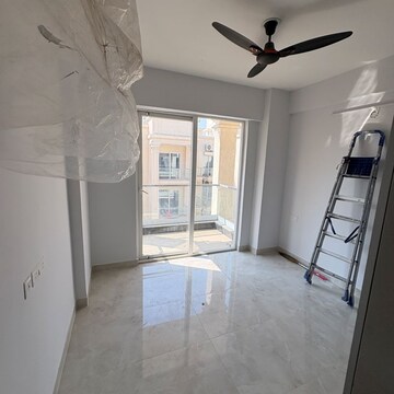 Room in 3 BHK Apartment at Signature Global City, Sector 37d – for Rent