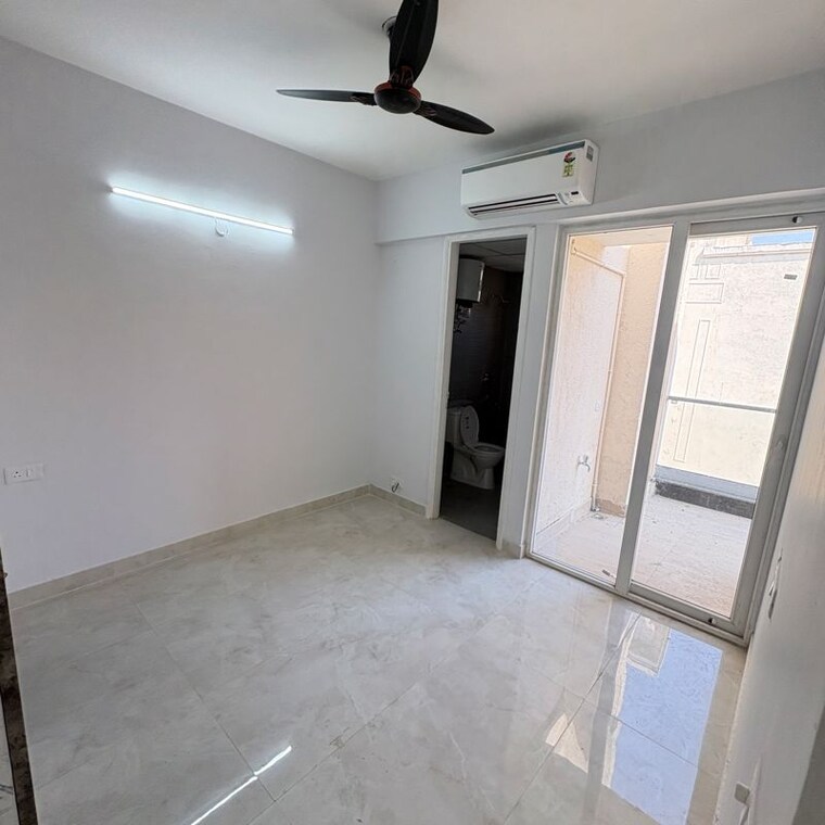 Room, signature-global-city 3 Bedroom 1250 Sq.Ft. Apartment In Sector 37d Gurgaon 10044252