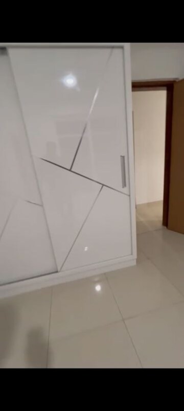 Furnished Amenities in 3.5 BHK Apartment at SS The Leaf, Sector 85 – for Rent