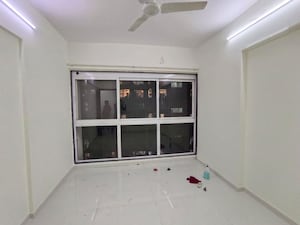Room in 2 BHK Apartment at Godrej Central, Chembur – for Rent