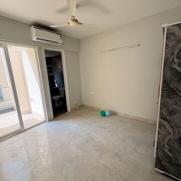 Room in 3 BHK Apartment at Signature Global City, Sector 37d – for Rent