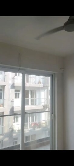 2 BHK + Servant Room Apartment For Rent in Smart World Gems
