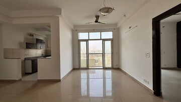 Room in 3.5 BHK Apartment at Paras Tierea, Sector 137 – for Rent
