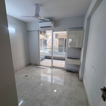 Room in 2 BHK Apartment at Signature Global City, Sector 37d – for Rent