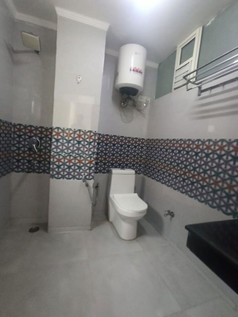 Bathroom, neb sarai 2 Bedroom 900 Sq.Ft. Builder Floor In Neb Sarai Delhi 10044323