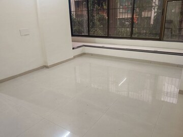 Room in 3 BHK Apartment at Shree Krishna Heights Malad, Malad East – for Rent
