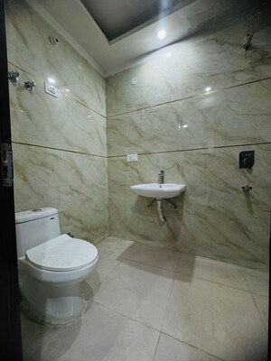 Bathroom in 3 BHK Builder Floor at Palm Residency Chhatarpur, Chattarpur – for Rent