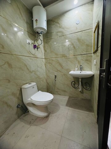 Bathroom in 3 BHK Builder Floor at Palm Residency Chhatarpur, Chattarpur – for Rent