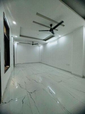 Bathroom in 3 BHK Builder Floor at Palm Residency Chhatarpur, Chattarpur – for Rent