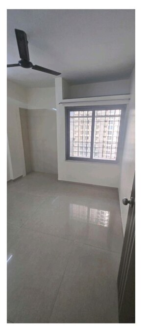 Room in 2.5 BHK Apartment at Dosti Vihar Phase II, Samata Nagar – for Rent