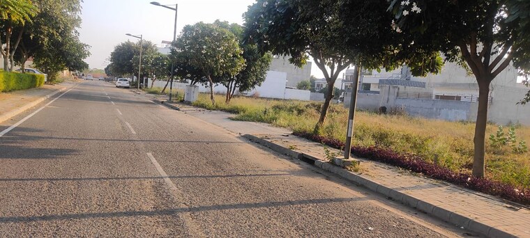 undefined, dlf-hyde-park  500 Sq.Yd. Plot In South Mullanpur Chandigarh 10044359