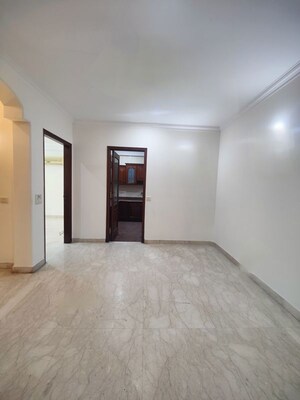Room in 4 BHK Builder Floor at Chanakyapuri – for Sale