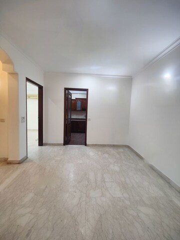 Room in 4 BHK Builder Floor at Chanakyapuri – for Sale