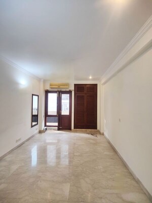 Room in 4 BHK Builder Floor at Chanakyapuri – for Sale