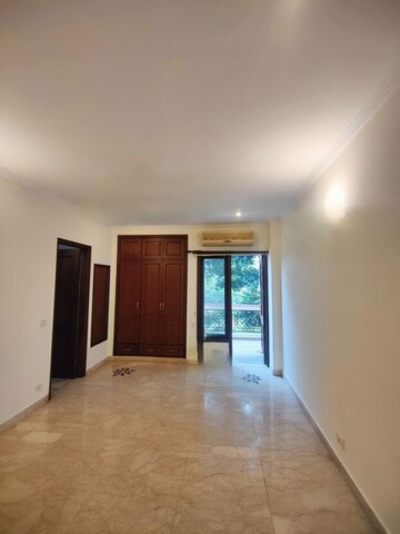 Room in 4 BHK Builder Floor at Chanakyapuri – for Sale