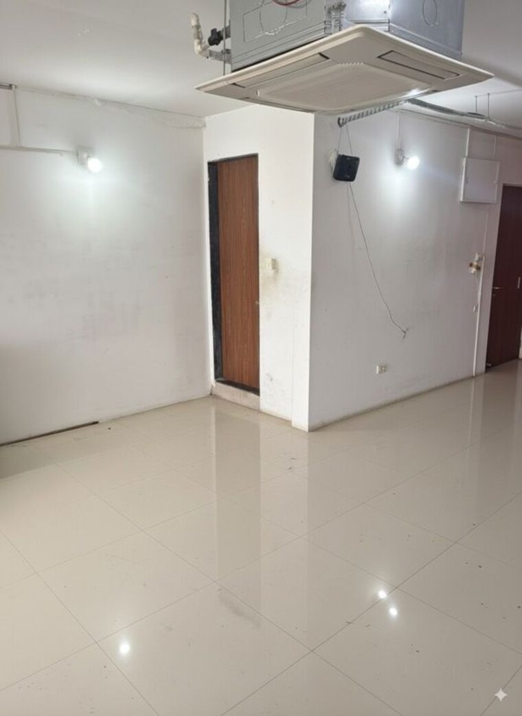 Room, shivalik-shilp Commercial Office Space 1022 Sq.Ft. In Sanidhya Ahmedabad 10044360