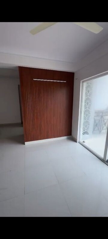 Room in 3 BHK Apartment at SVP Gulmohur Residency, Indrapuram – for Sale